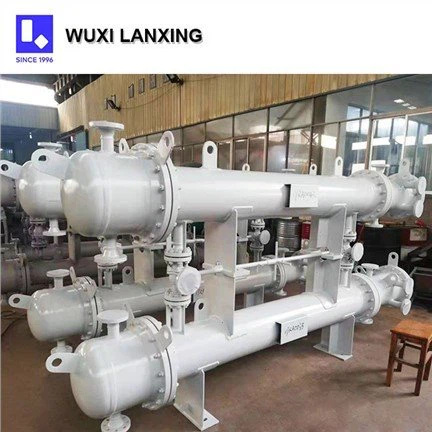 Quais são as considerações de segurança ao operar um trocador de calor de cas...